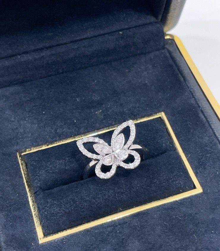GRAFF RING (Category: Rings) located in Singapore. Submitted by angelchen7722 (Listing ID 1346182787, Image 2). Description: GRAFF RING SKU: 57891 - Like New - Size 47 - Full set With Receipt(2022).