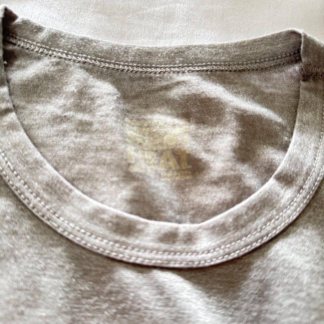 gray long sleeves crewneck shirt (Category: Longsleeves) located in Antipolo. Submitted by bananadeclutter (Listing ID 1346159286, Image 2). Description: .
