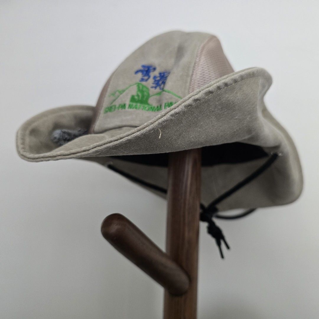 Hat (Category: Hats & Beanies) located in Singapore. Submitted by heureka (Listing ID 1346207941, Image 5). Description: hat.