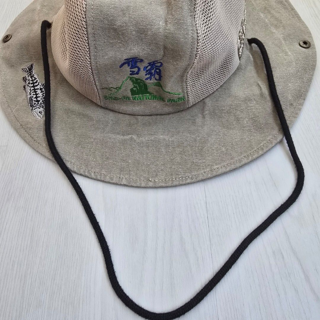 Hat (Category: Hats & Beanies) located in Singapore. Submitted by heureka (Listing ID 1346207941, Image 4). Description: hat.