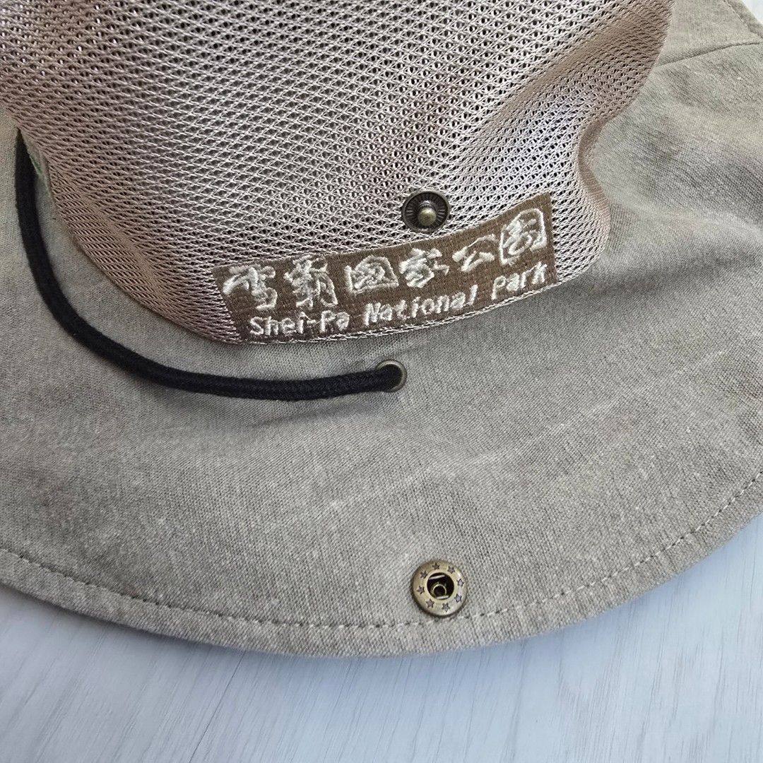 Hat (Category: Hats & Beanies) located in Singapore. Submitted by heureka (Listing ID 1346207941, Image 3). Description: hat.