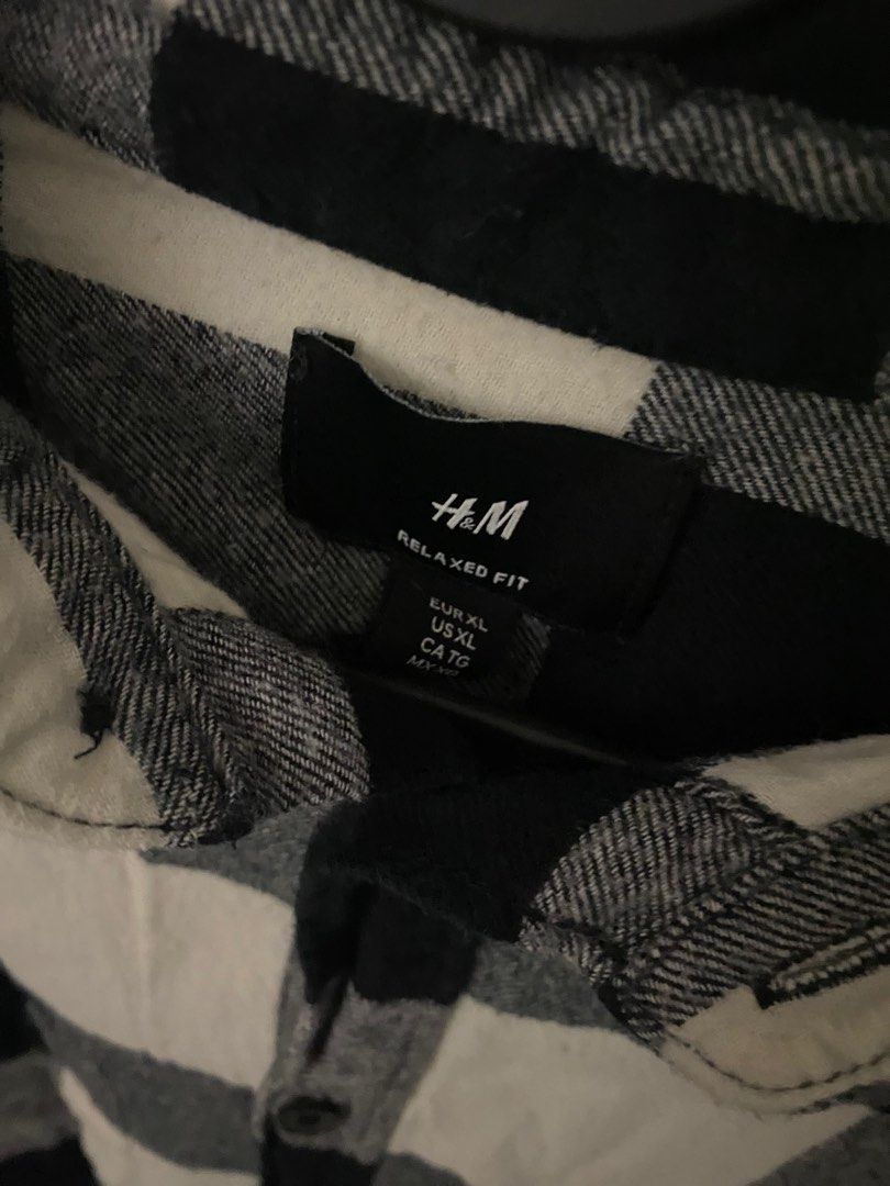 H&M Men Checkered Long Sleeve XL (Category: Coats, Jackets and Outerwear) located in Manila. Submitted by xiaonardy (Listing ID 1346288316, Image 2). Description: From my personal collection, H&M Long sleeve checkered outerwear Size XL 17Wx25L No issues just needs ironing Negotiable! Can do meetups around taft and can do shipping via lalamove, jnt and flash express..