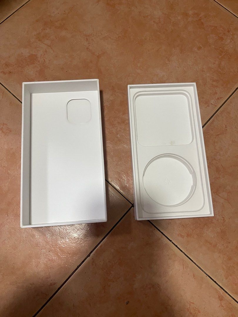 iphone 12 box only (Category: iPhone 12 Series) located in Quezon City. Submitted by brandmanila (Listing ID 1346221899, Image 2). Description: bonx only iphone 12.