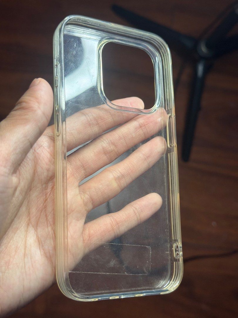 iPhone 15 pro clear case (Category: Cases & Sleeves) located in Pasig City. Submitted by beautyloversph (Listing ID 1346212520, Image 2). Description: Used in good condition yellowing on the sides 😅.