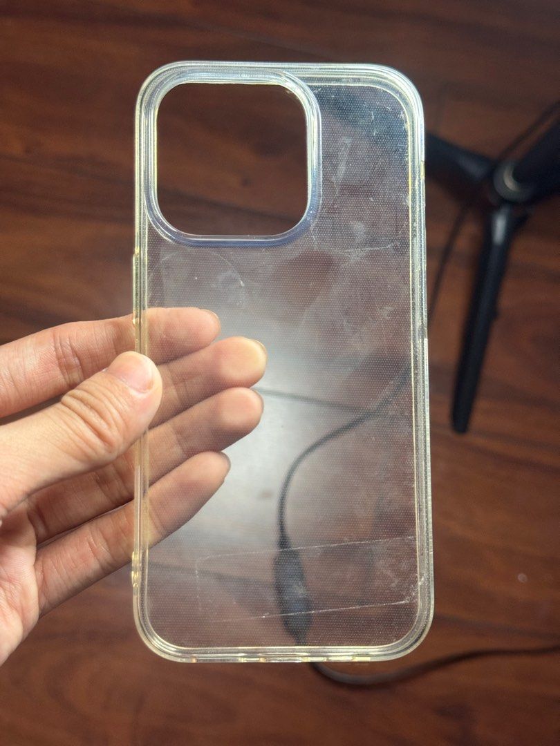 iPhone 15 pro clear case (Category: Cases & Sleeves) located in Pasig City. Submitted by beautyloversph (Listing ID 1346212520, Image 1). Description: Used in good condition yellowing on the sides 😅.
