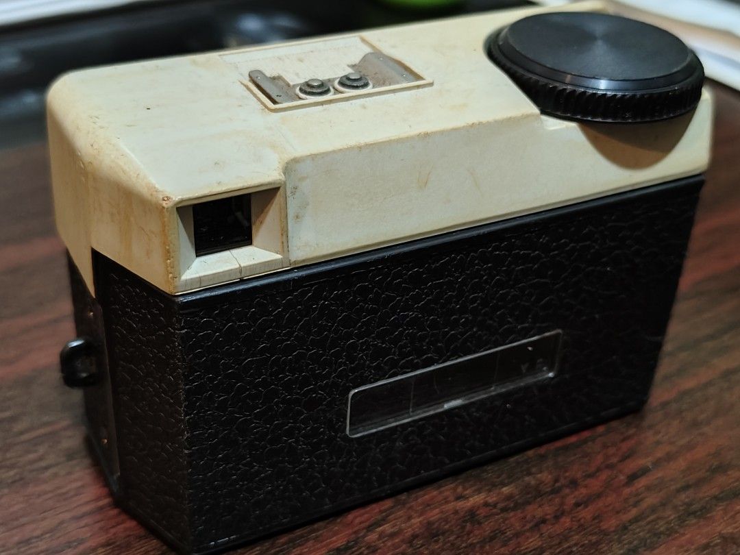 Kodak INSTAMATIC 25 Camera - Made in England (Category: Cameras) located in Caloocan City. Submitted by 7winterdre46893 (Listing ID 1346232047, Image 3). Description: Kodak INSTAMATIC 25 Camera Made in England.