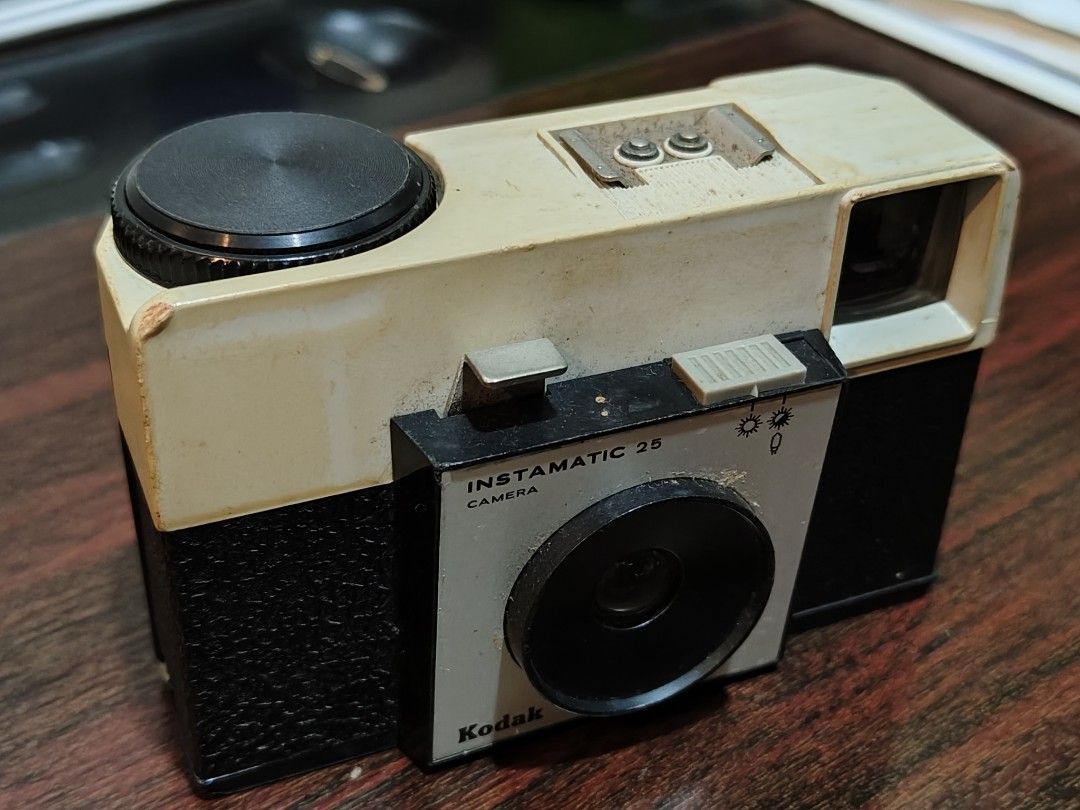 Kodak INSTAMATIC 25 Camera - Made in England (Category: Cameras) located in Caloocan City. Submitted by 7winterdre46893 (Listing ID 1346232047, Image 1). Description: Kodak INSTAMATIC 25 Camera Made in England.