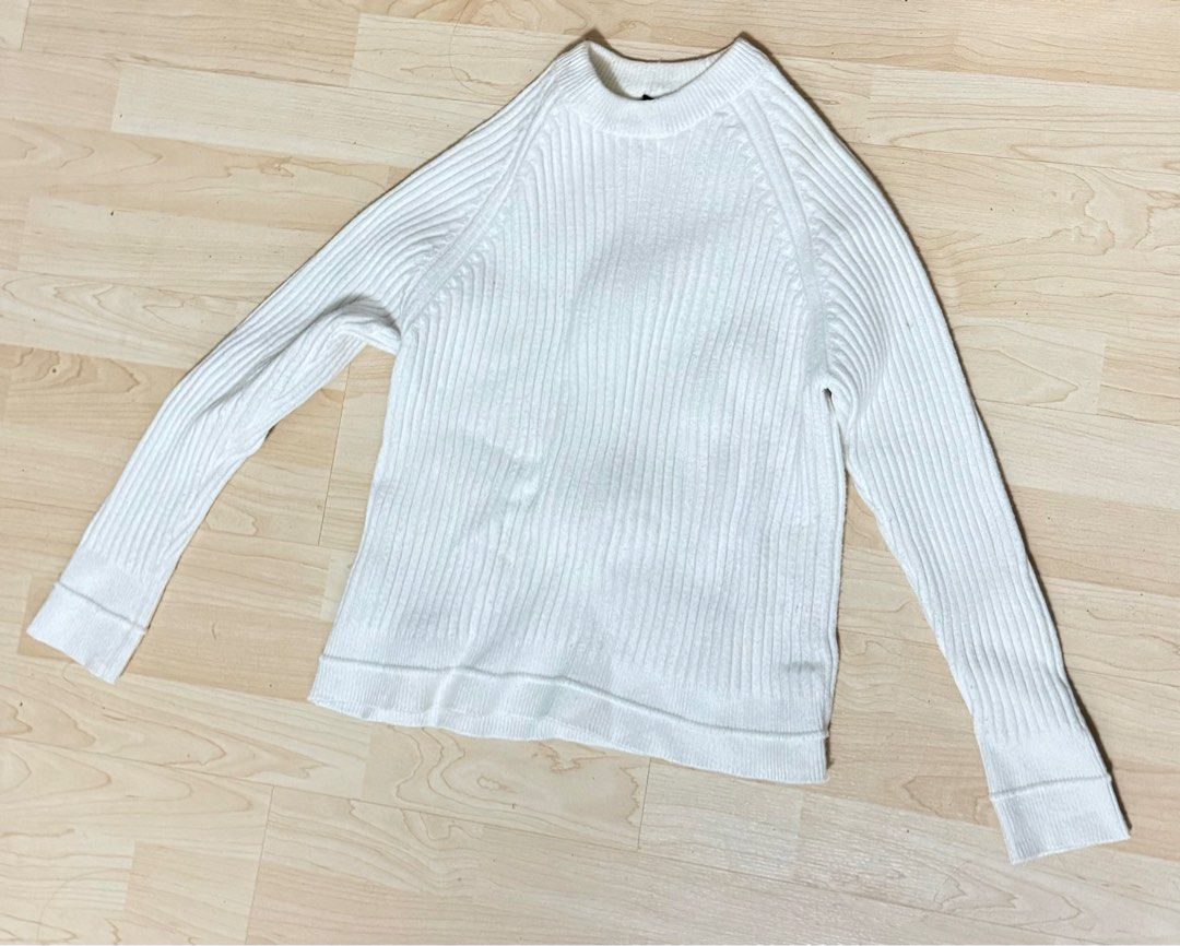 Mango Pullover Top (Category: Longsleeves) located in Quezon City. Submitted by bree.loved (Listing ID 1346111712, Image 2). Description: 600 each! Rfs: Decluttering .