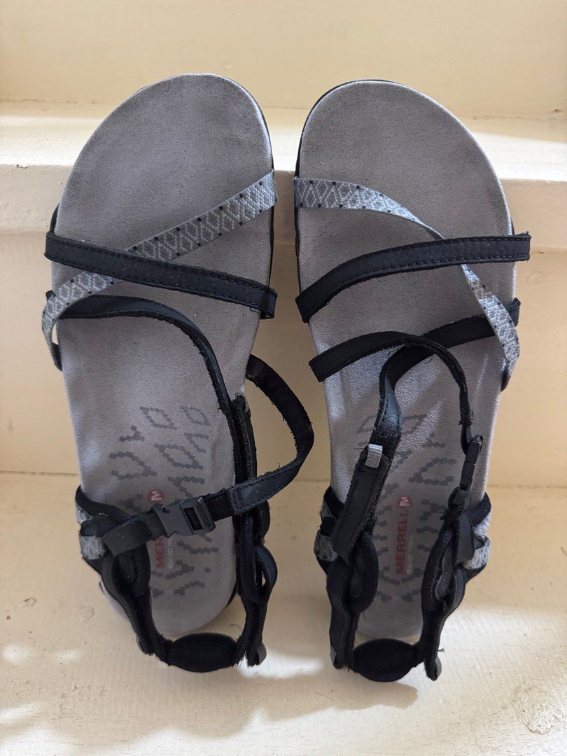Merrell Sandals (Category: Sandals) located in Los Banos. Submitted by declutterbycee (Listing ID 1346206599, Image 1). Description: .