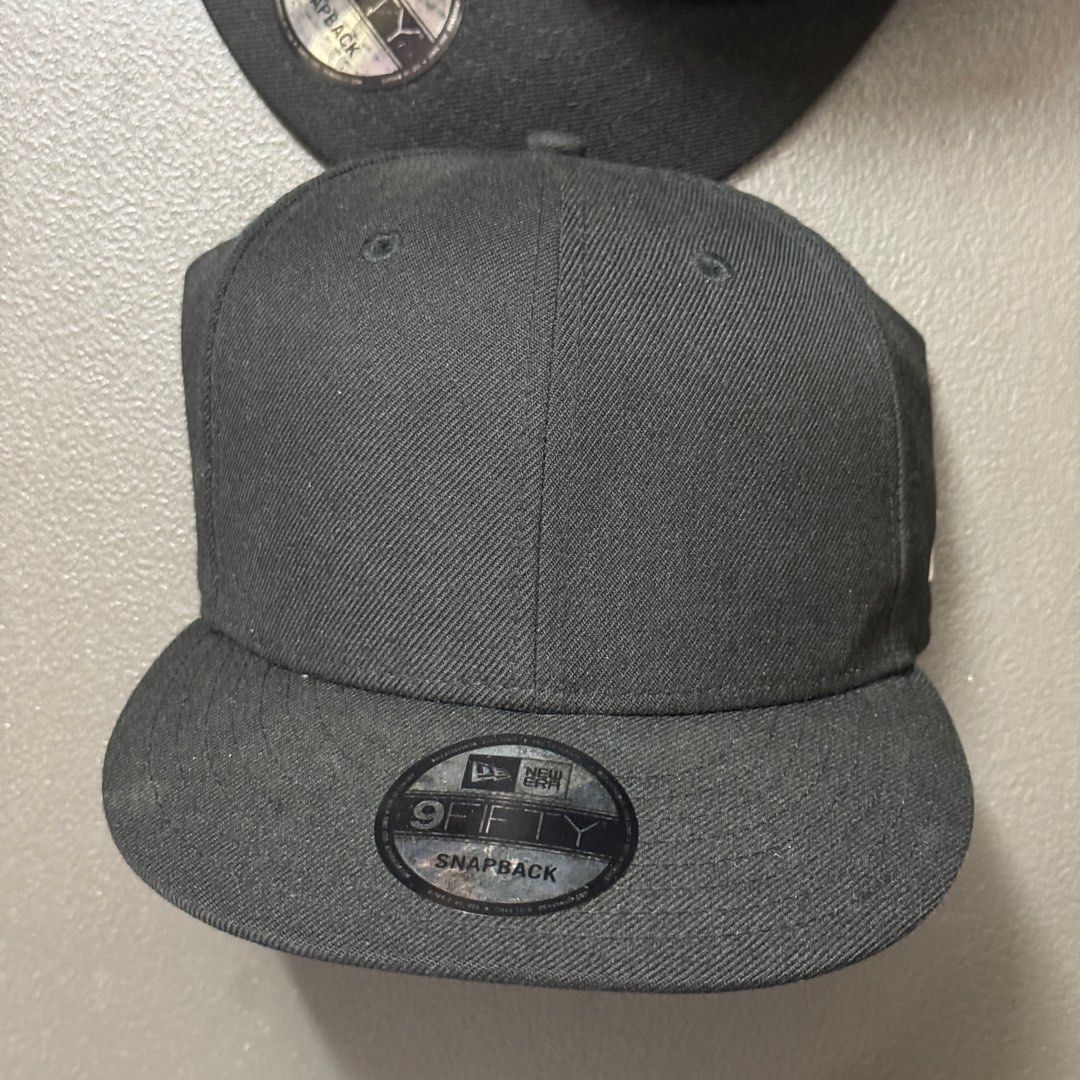 NEW ERA PLAIN SNAPBACK CAP (Category: Caps & Hats) located in Makati City. Submitted by kuroimarket (Listing ID 1346249230, Image 1). Description: FOR SALE ONLY AUTHENTIC GOOD OVERALL CONDITION NEEDS CLEANING RFS: UNLOADING.