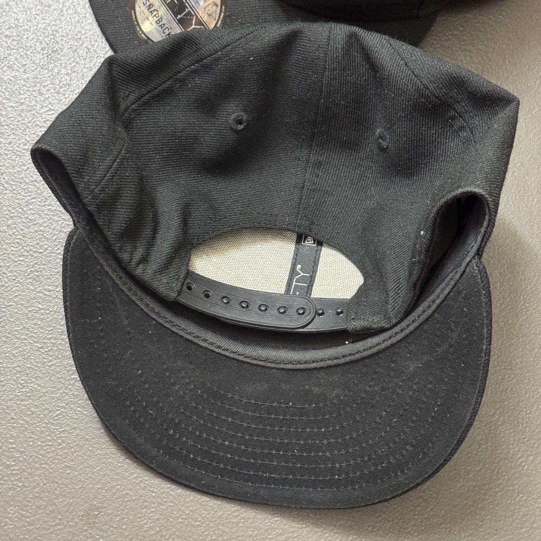 NEW ERA PLAIN SNAPBACK CAP (Category: Caps & Hats) located in Makati City. Submitted by kuroimarket (Listing ID 1346249230, Image 2). Description: FOR SALE ONLY AUTHENTIC GOOD OVERALL CONDITION NEEDS CLEANING RFS: UNLOADING.