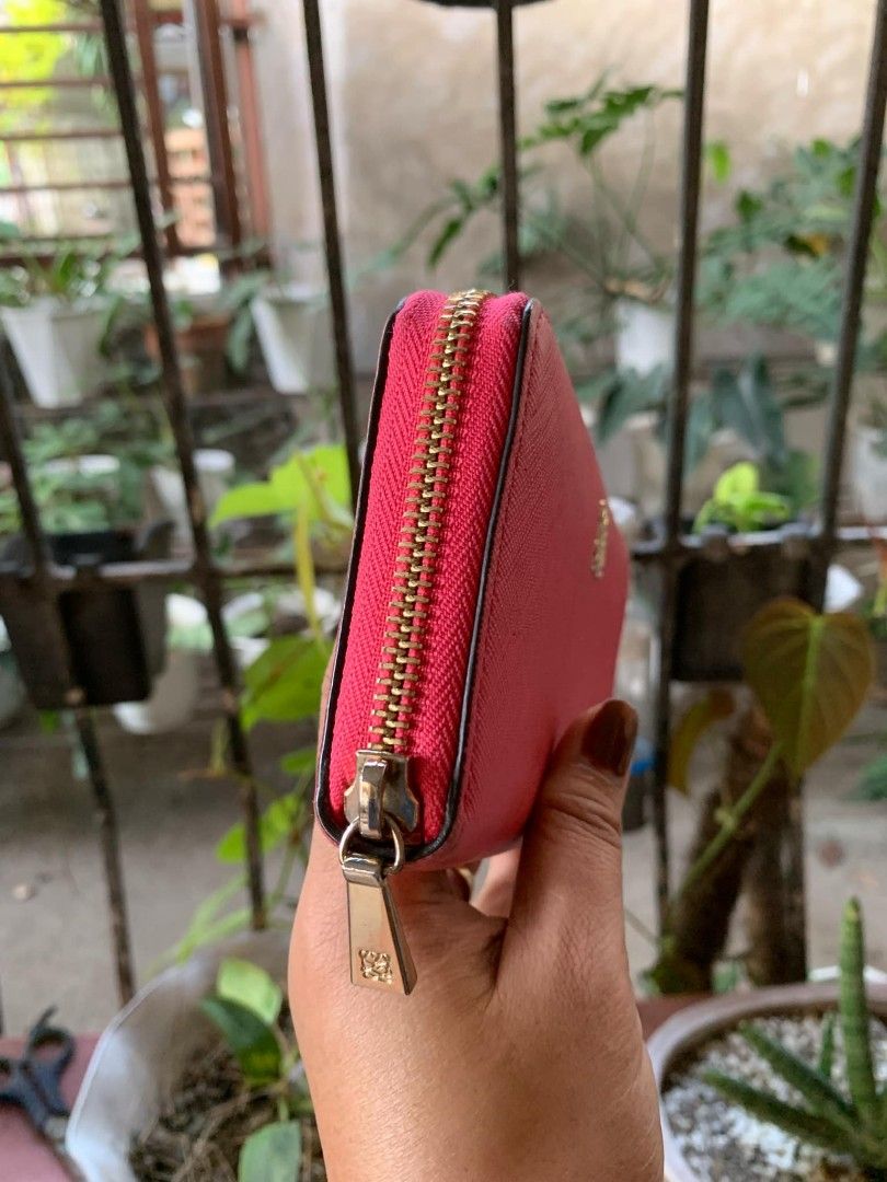 Original Louis Quatorze Wallet (Category: Wallets & Card holders) located in Aliaga. Submitted by akishaoshop2010. (Listing ID 1346107145, Image 3). Description: no issue only sign of usage.