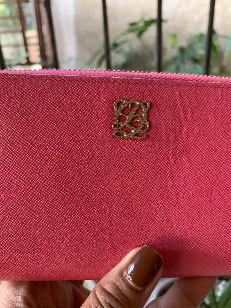 Original Louis Quatorze Wallet (Category: Wallets & Card holders) located in Aliaga. Submitted by akishaoshop2010. (Listing ID 1346107145, Image 2). Description: no issue only sign of usage.