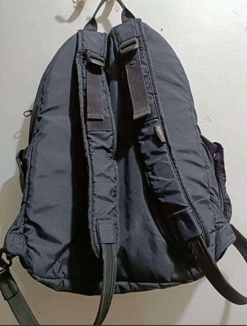 Pacsafe Metrosafe 350 Backpack Jetblack Lightly Used (Category: Backpacks) located in Makati City. Submitted by sulit.sales_888 (Listing ID 1346143245, Image 2). Description: Pacsafe Metrosafe 350 Backpack/Jet Black 2 Main Zip Compartments 2 foldable side pockets with lock Padded tablet/Laptop Compartment RFID Slot Lightly used 9/10 Color Rate Complete Tags & Logos 16x12 inches.