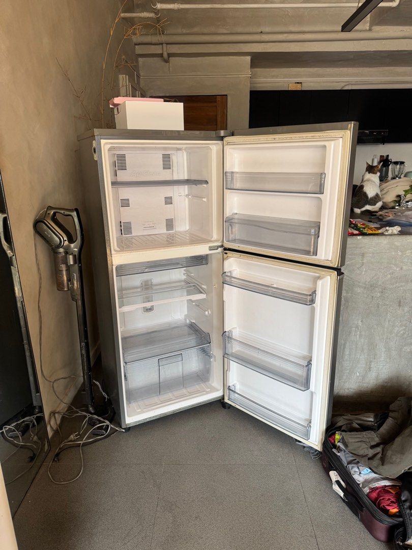 Panasonic ref (Category: Refrigerators and Freezers) located in Quezon City. Submitted by decluttering2472025 (Listing ID 1346125345, Image 2). Description: Used panasonic fridge. As is condition. Pick up timog area. Works fine, no history of repairs.