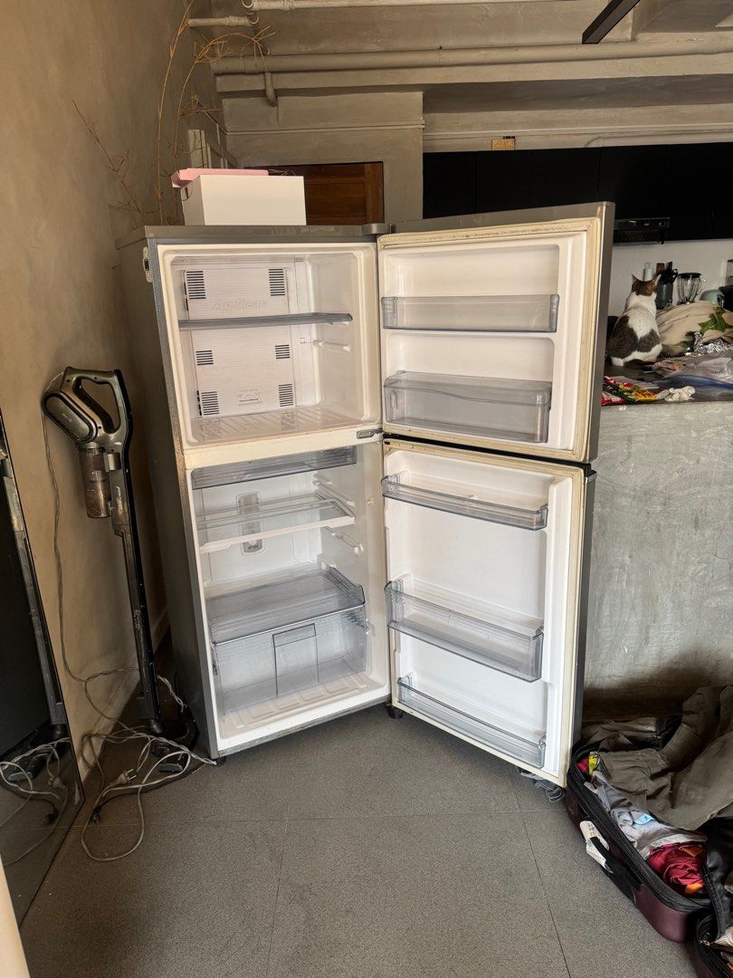 Panasonic ref (Category: Refrigerators and Freezers) located in Quezon City. Submitted by decluttering2472025 (Listing ID 1346125345, Image 3). Description: Used panasonic fridge. As is condition. Pick up timog area. Works fine, no history of repairs.