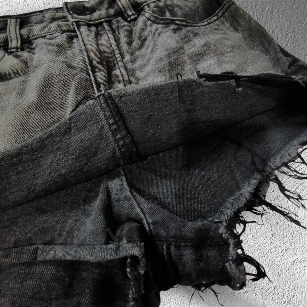 Pemium Quality Acid Black Denim Skort (Category: Skirts) located in Caloocan City. Submitted by wt.ph (Listing ID 1346275931, Image 3). Description: PREMIUM COLLECTION ✨ • Color Acid black • Size 30 •As good as new | Premium quality 💯 • NO WHEN WORN READ !! - in good condition - MOP : GCASH or UB bank transfer ( Payment first ) - MOD : J&t / Lalamove - No rush shipping. Next day shipped out 📦 💸 Last price posted. No to lowballers 💸.