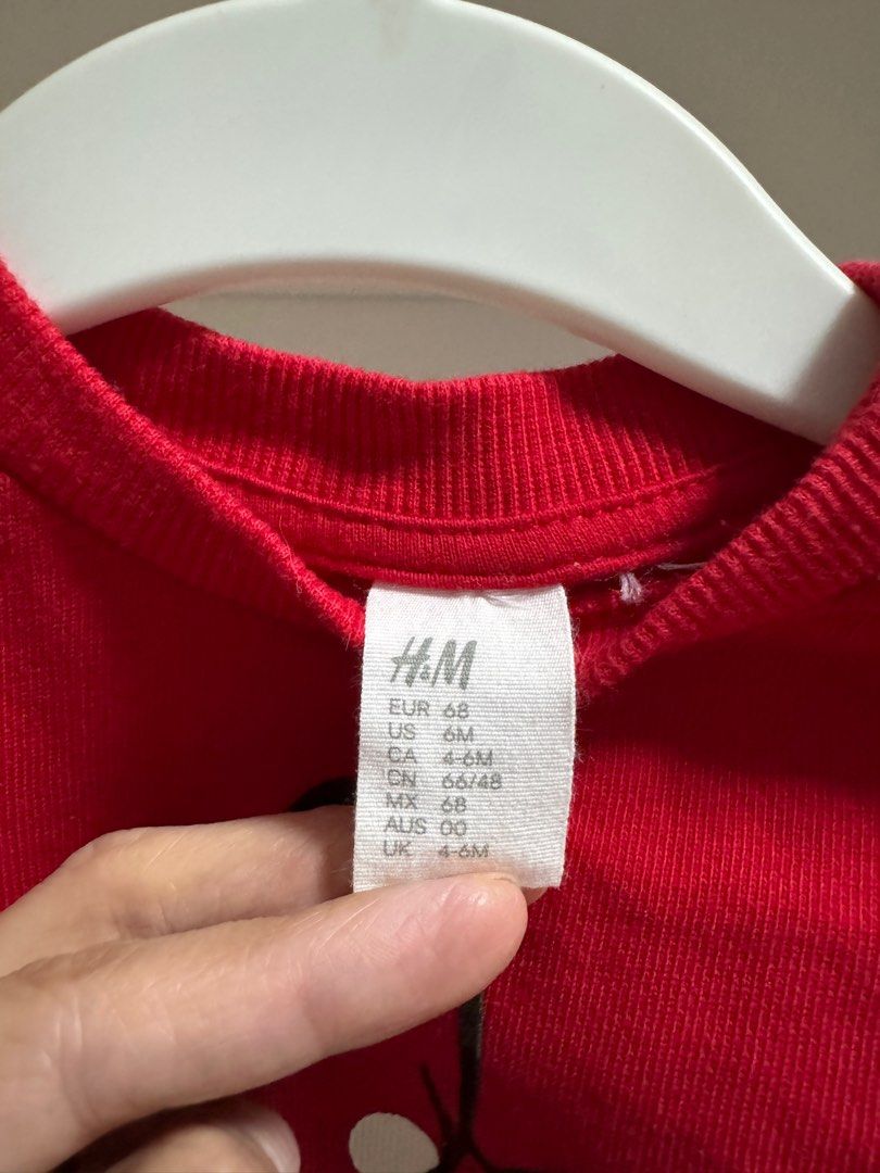 Set 399 (Category: Others Tops) located in Quezon City. Submitted by appuru22 (Listing ID 1346297008, Image 3). Description: 2 items for 399 Brand H&M Size: 9-12months.