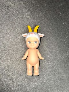 (Category: ) located in . Submitted by romarkablefinds (Listing ID 1346250228, Image 1). Description: .