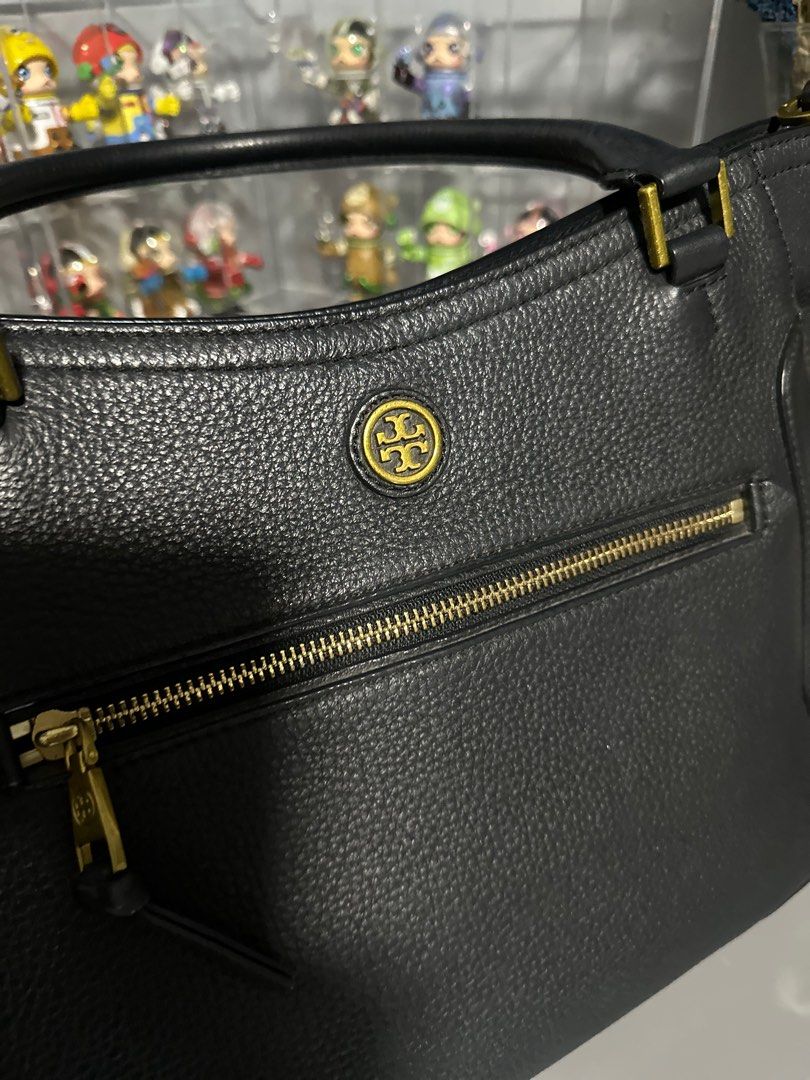 Tory Burch Frances satchel (black pebbled leather) (Category: Luxury Bags & Wallets) located in Las Pinas. Submitted by masterjac (Listing ID 1346268712, Image 3). Description: Decluttering. Well used. No flaws. Personally purchased from the shops in the U.S. MOP: Metrobank / gcash Buyer to book own courier. Location is near Festival mall Alabang. Monday-Thursdays 7:00 AM to 3:00 PM. Thank you .