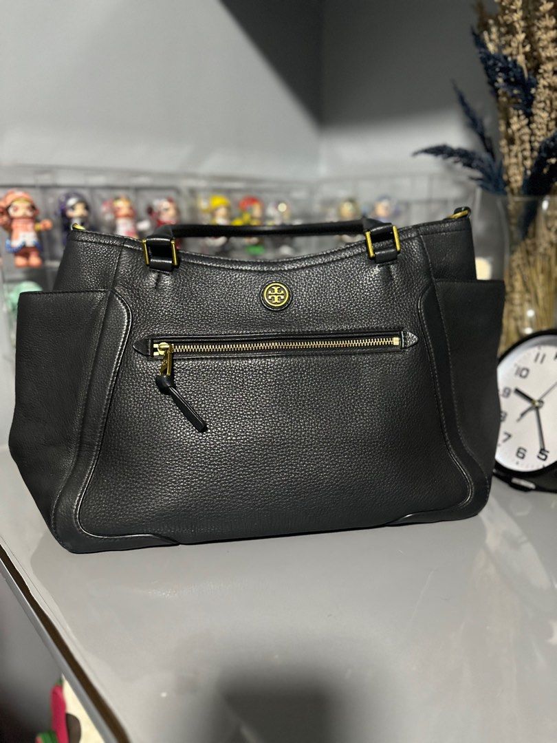 Tory Burch Frances satchel (black pebbled leather) (Category: Luxury Bags & Wallets) located in Las Pinas. Submitted by masterjac (Listing ID 1346268712, Image 2). Description: Decluttering. Well used. No flaws. Personally purchased from the shops in the U.S. MOP: Metrobank / gcash Buyer to book own courier. Location is near Festival mall Alabang. Monday-Thursdays 7:00 AM to 3:00 PM. Thank you .