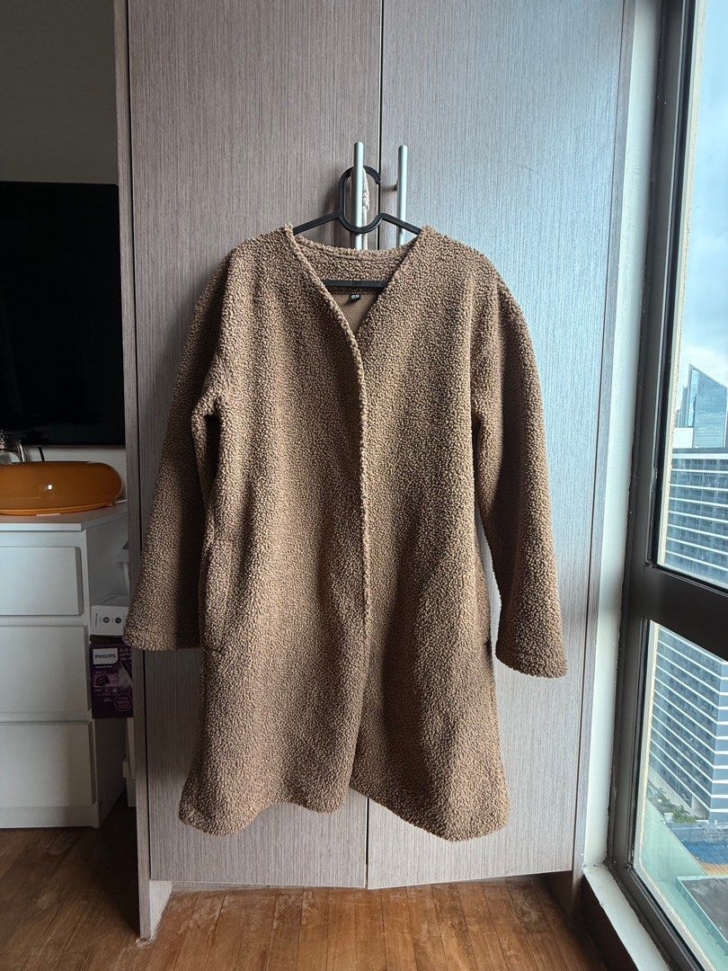Uniqlo Brown Fleece Coat (Category: Coats, Jackets and Outerwear) located in Makati City. Submitted by anbnchn (Listing ID 1345474318, Image 1). Description: 🩷 Uniqlo Brown Fleece Coat 🩷 Fleece-lined inside 🩷 Perfect for Fall - Winter 🩷 Size M RFS: Not used anymore.