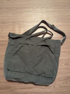Uniqlo Utility 2 Way Bag in Black Colour, Men's Fashion, Bags