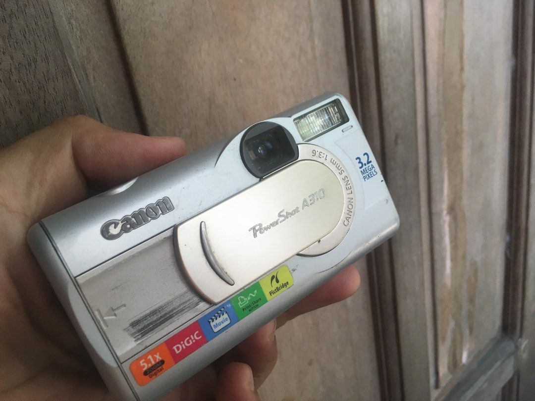 Vintage canon -with issues (Category: Cameras) located in Las Pinas. Submitted by film101 (Listing ID 1346164916, Image 2). Description: Canon WITH ISSUES or papagawa 1.Pag nkaopen lens nakawhitescreen 2.Pag nkaview pics may lines pababa check pics above No return noexchnge no refunds the above issues mentioned un ng issues.