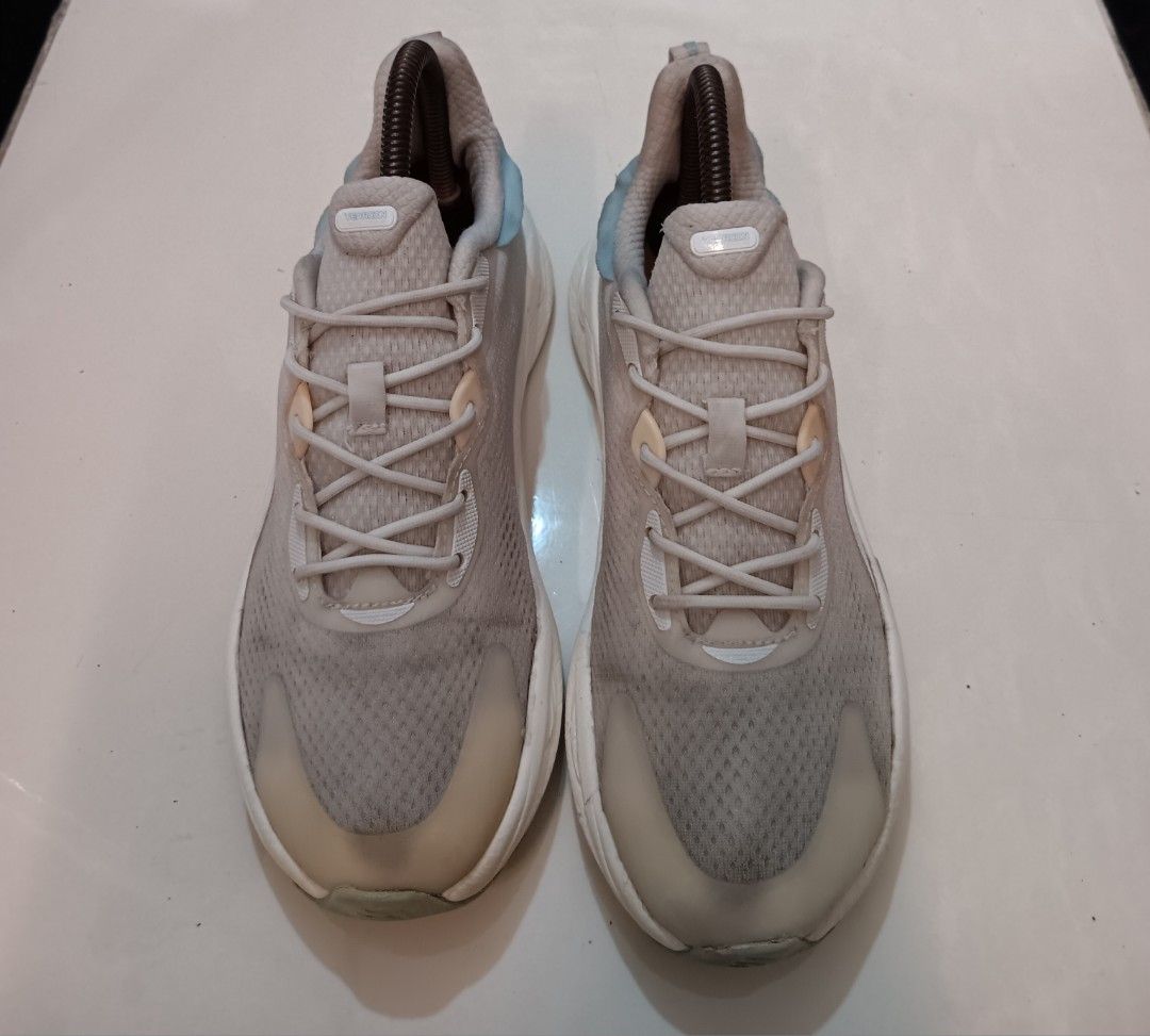 YEARCON (Category: Sneakers) located in Dauis. Submitted by udenglegaspi (Listing ID 1346172354, Image 3). Description: YEARCON SIZE 6.5 US(23.5 CM) P550.