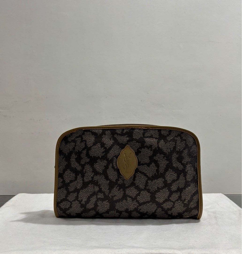 YSL Clutch Bag (Category: Luxury Bags & Wallets) located in Paranaque City. Submitted by katlouieleandicho (Listing ID 1346144472, Image 1). Description: 💯Authentic Made in Italy 8/10 condition .