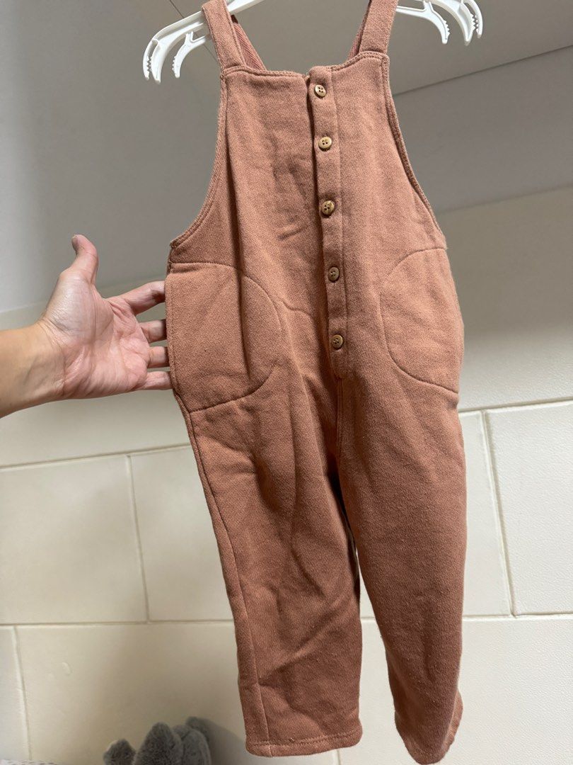 Zara Jumpsuit (Category: Jumpsuits) located in Quezon City. Submitted by appuru22 (Listing ID 1346296486, Image 1). Description: Zara Jumpsuit .