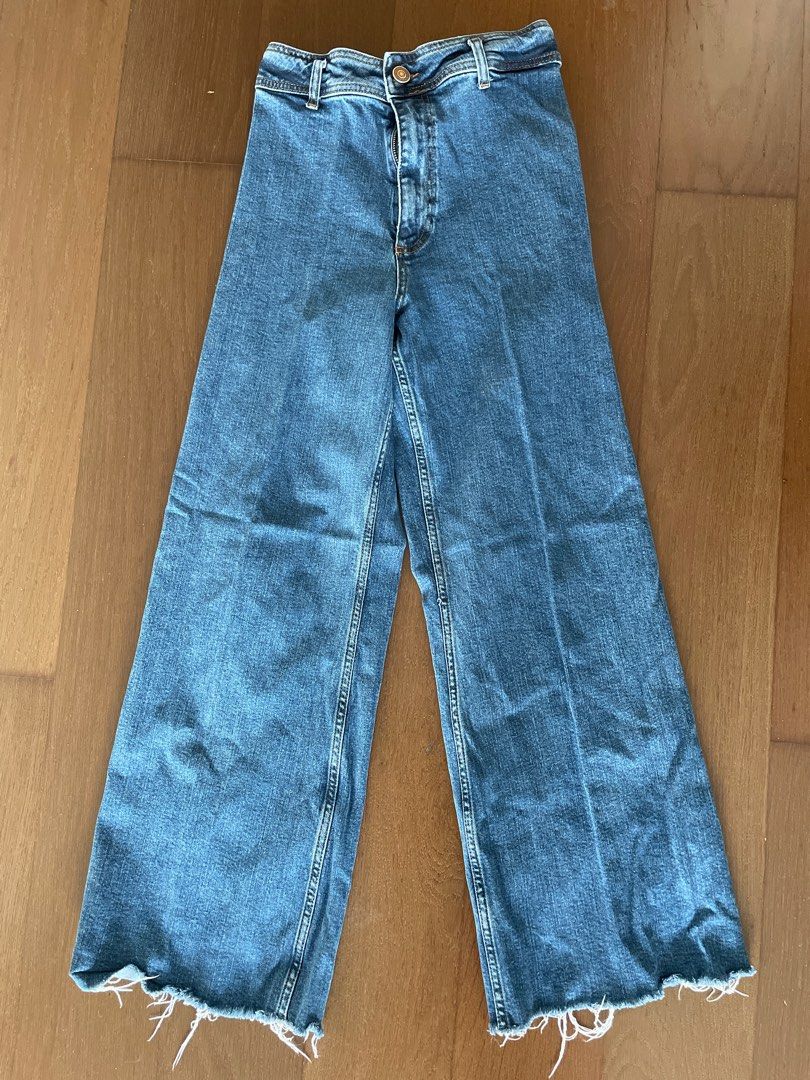 Zara wide legged cropped jeans (Category: Jeans) located in Makati City. Submitted by best.seconds (Listing ID 1346231143, Image 2). Description: Size US 8 on tag but altered for a US 4. Used twice only. Rfs: too many jeans .