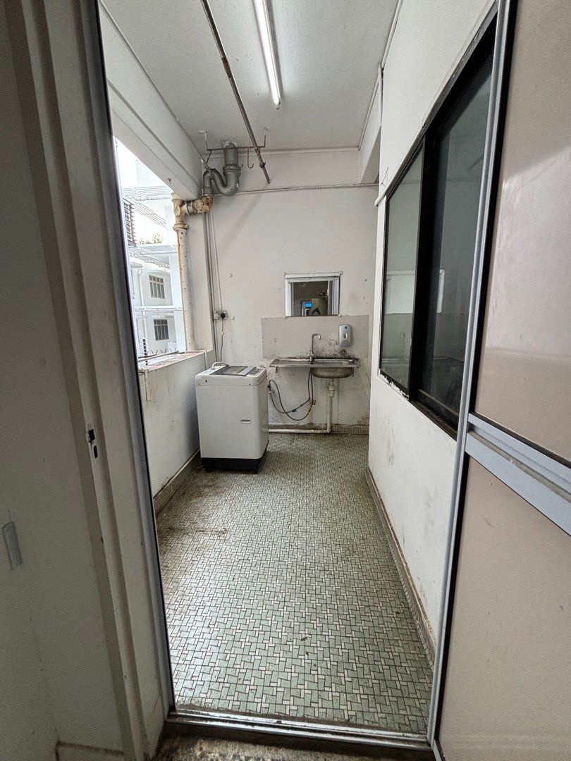 FOR SALE workers shophouse NEAR MRT DT/EW AND EATERIES//Near city less than 10 mins away 63109199330690114
