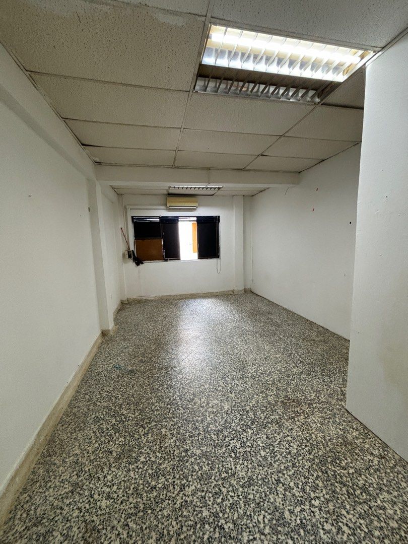 FOR SALE workers shophouse NEAR MRT DT/EW AND EATERIES//Near city less than 10 mins away 63109199330690111