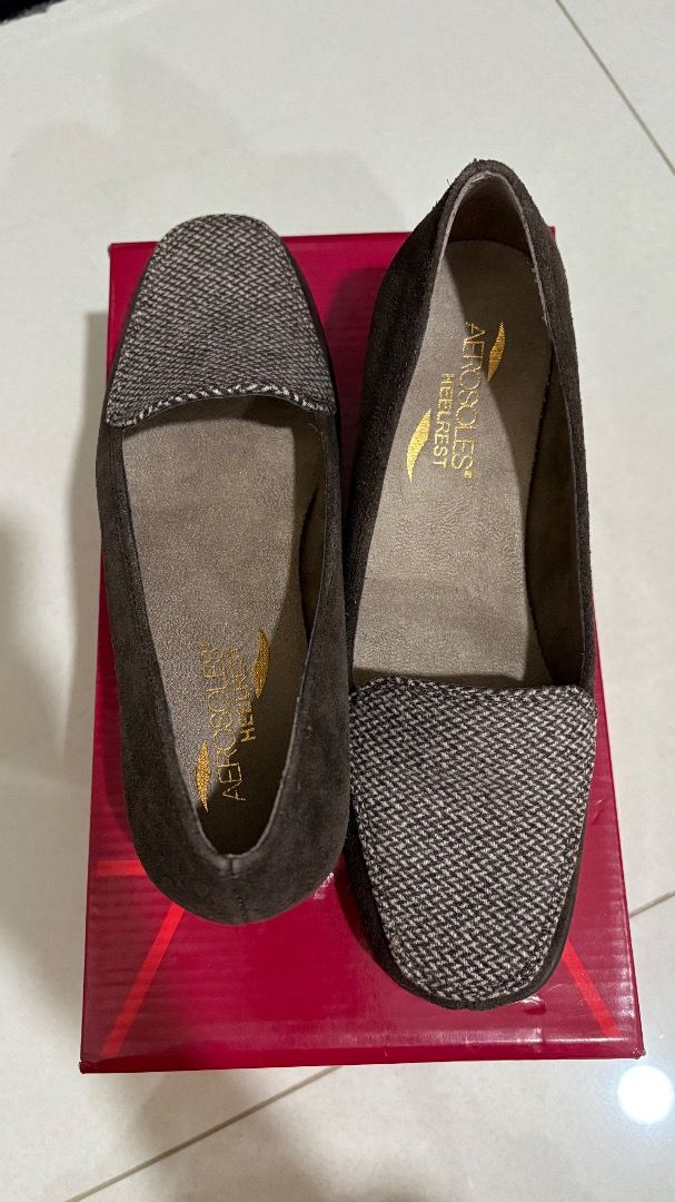 Aerosoles Final Exam Brown Suede Size 6 (Category: Loafers) located in Quezon City. Submitted by malmags (Listing ID 1346450550, Image 2). Description: Aerosoles "Final Exam" Casual Wedge Slip-Ons Size 6 Never worn, with box RFS: decluttering MOP: GCash/BPI.