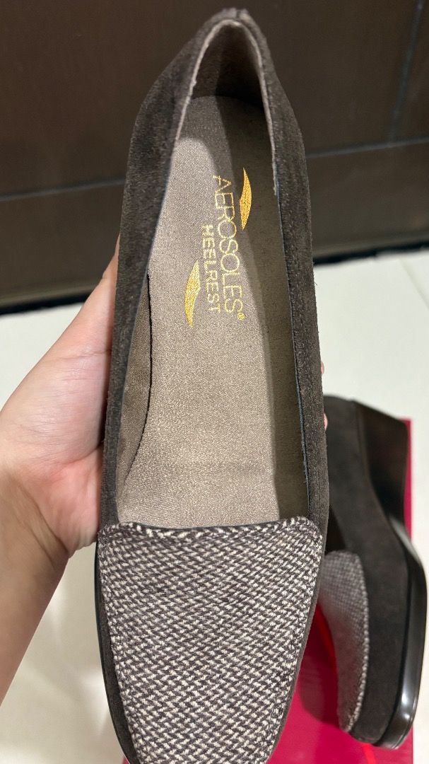 Aerosoles Final Exam Brown Suede Size 6 (Category: Loafers) located in Quezon City. Submitted by malmags (Listing ID 1346450550, Image 3). Description: Aerosoles "Final Exam" Casual Wedge Slip-Ons Size 6 Never worn, with box RFS: decluttering MOP: GCash/BPI.