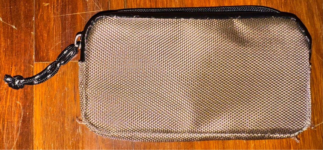 Attaquer Essential Case (Category: Wallets & Card holders) located in Shah Alam. Submitted by harr88 (Listing ID 1346337283, Image 2). Description: Attaquer Essential Case for sale! ✅Condition: USED 9/10 ✅Color: Brown ✅💯% Authentic ✅(RRP: RM 149) .