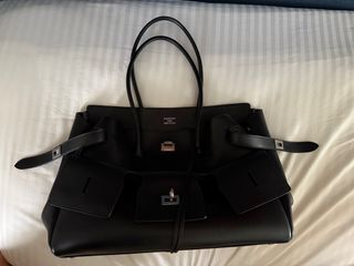 (Category: ) located in . Submitted by boyluxeph (Listing ID 1346390023, Image 1). Description: .