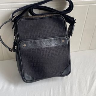 (Category: ) located in . Submitted by snatchmybag (Listing ID 1346316776, Image 1). Description: .