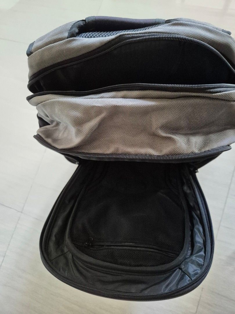 Backpack (Category: Laptop Bags & Sleeves) located in Singapore. Submitted by usemorekeepless (Listing ID 1346307435, Image 3). Description: FUL Sleeve Laptop Backpack.