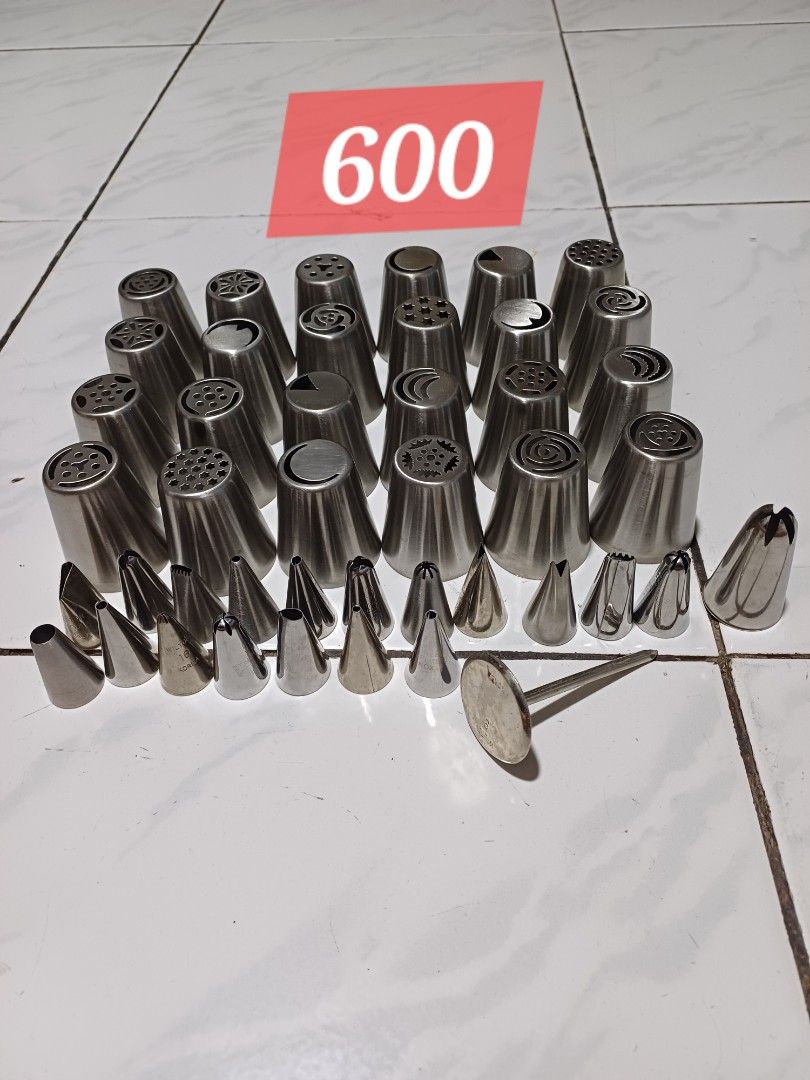 Baking tools (Category: Bakeware) located in Manila. Submitted by goldenmoon_f6bc2f (Listing ID 1346485009, Image 3). Description: please see pictures for the price.