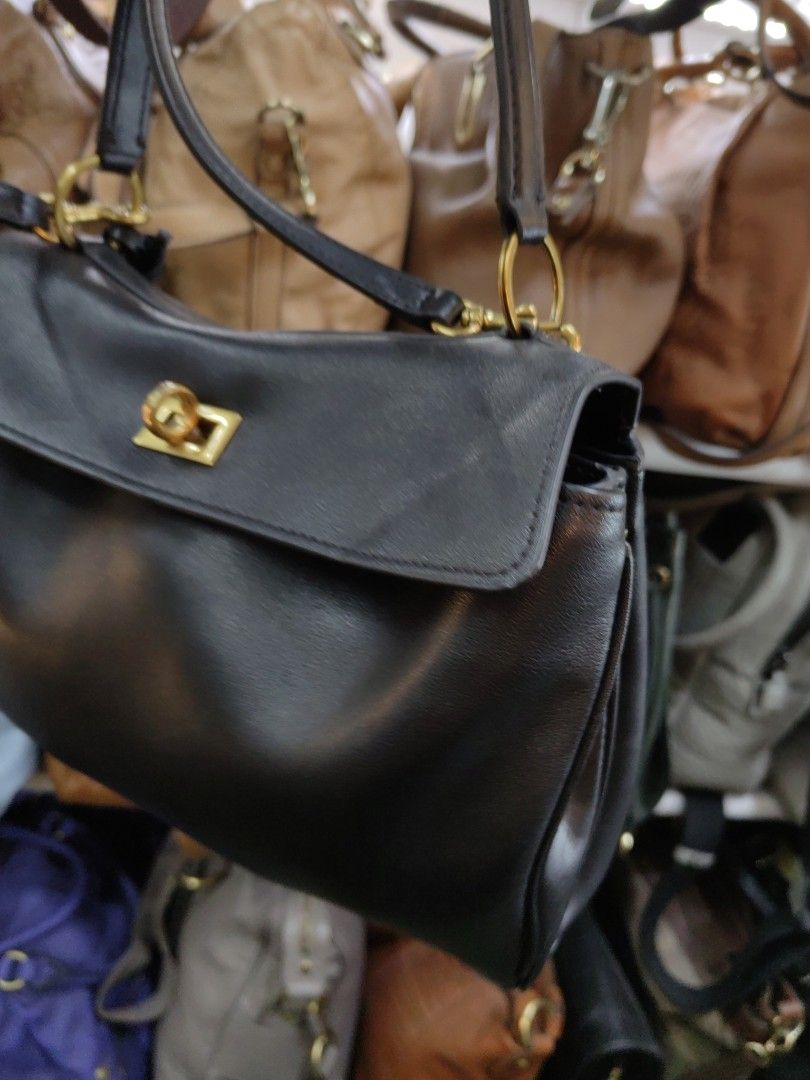 BALENCIAGA (Category: Luxury Bags & Wallets) located in Davao. Submitted by daneyvintage (Listing ID 1346429757, Image 3). Description: .