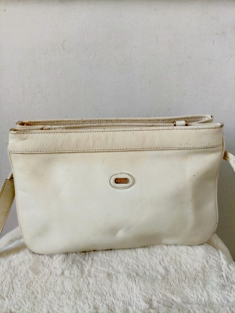 Bally vintage sling (Category: Luxury Bags & Wallets) located in Taguig. Submitted by madisam (Listing ID 1346301720, Image 2). Description: preloved.