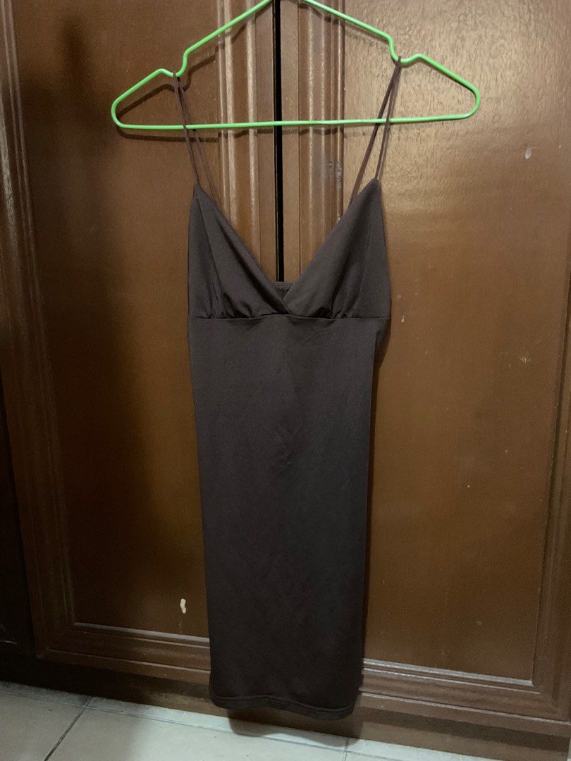 Brown V Neck Bodycon Dress (Category: Dresses) located in Muntinlupa City. Submitted by zia.declutters (Listing ID 1346330241, Image 2). Description: - fits xs to small - brought from the orange app - perfect for the summer!! or for night outs!! - color may vary due to lighting; manage your epectations!! - sf to be shouldered by buyer; can do same day delivery (grab, lalamove) or j&t express rfs: need funds.