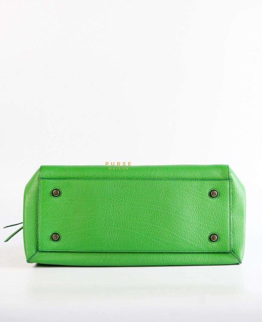 Celine Edge Medium Hand Bag in Green Leather (Category: Luxury Bags & Wallets) located in Taguig. Submitted by pursemaison (Listing ID 1346431376, Image 3). Description: Celine Edge Medium Hand Bag in Green Leather ✨Php 33,000 *Additional 4% for straight credit card payments *Available for 3 months layaway with 1% interest per month *BDO credit card up to 36 mos & Citibank credit card up to 24 mos (with interest) CONDITION: Excellent condition wi