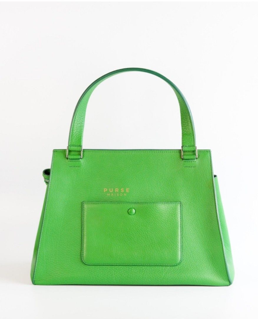 Celine Edge Medium Hand Bag in Green Leather (Category: Luxury Bags & Wallets) located in Taguig. Submitted by pursemaison (Listing ID 1346431376, Image 2). Description: Celine Edge Medium Hand Bag in Green Leather ✨Php 33,000 *Additional 4% for straight credit card payments *Available for 3 months layaway with 1% interest per month *BDO credit card up to 36 mos & Citibank credit card up to 24 mos (with interest) CONDITION: Excellent condition wi