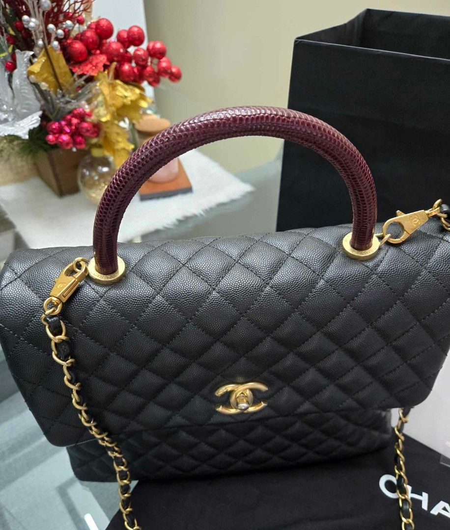 Coco handle maxi black caviar leather burgundy lizard handle gold (Category: Luxury Bags & Wallets) located in Daet. Submitted by BagMom (Listing ID 1346331912, Image 2). Description: Selling low Preloved Coco Handle Maxi Black Caviar Leather Burgundy Lizard Handle Gold 👉excellent condition 👉with original dustbag and authenticity card 👉Swipe for detailed pics 👉cash only/layaway Disclaimer: BagMom is not associated with the brand featured.All 