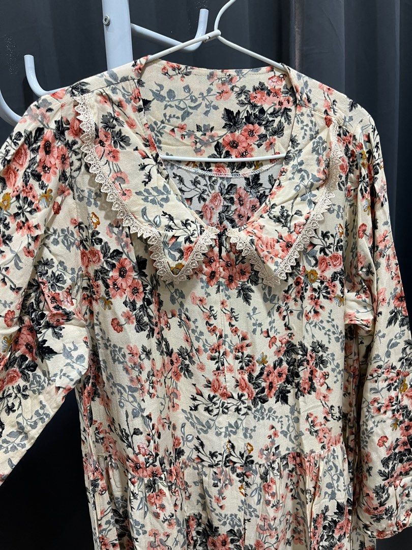 Dress bunga (Kategori: Gaun) berada di Jakarta Barat. Dikirim oleh manwomankidstuff (ID iklan 1346330917, Gambar 3). Deskripsi: Ld 53cm Pb 132cm Fit to xl No defect .