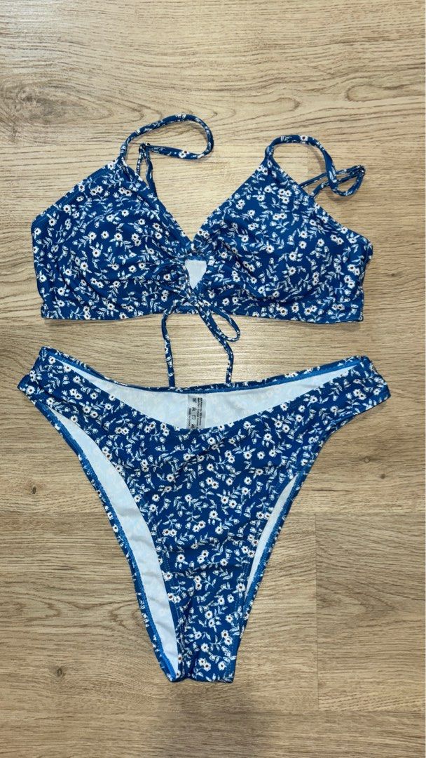 (S) Floral Two Piece Bikini / Swimsuit (Category: Bikinis & Swimsuits) located in Manila. Submitted by inthemetro (Listing ID 1346383057, Image 1). Description: SHEIN Blue Floral Print Two-piece Bikini / Swimsuit (S) New and never worn. MOP: GCash Loc: Manila Delivery: Grab express / Lalamove for same day delivery, and J&T DM for more pictures .