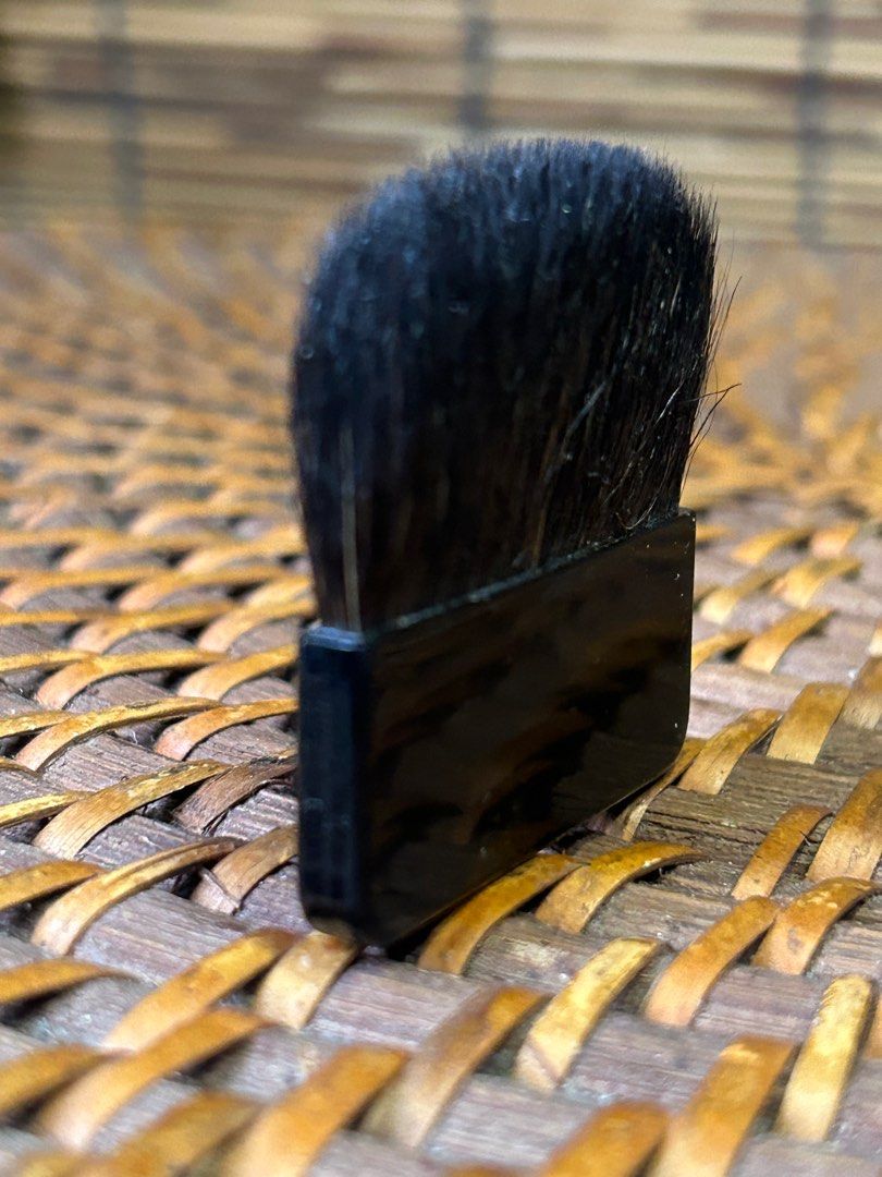 GIVENCHY Makeup Brush (Category: Makeup) located in Quezon City. Submitted by whatsinmyclosett (Listing ID 1346471584, Image 2). Description: Original Made in japan Second hand Normal sign of ussage .